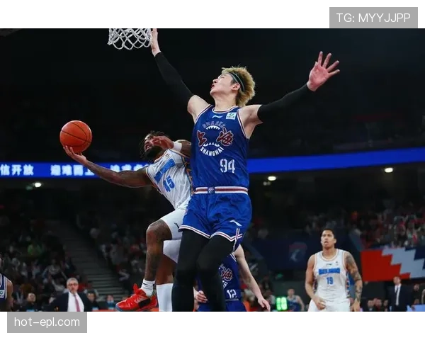 王哲林内线技术成熟 上海男篮进攻体系更加丰富